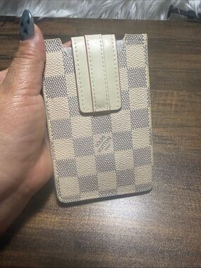 Checkered Phone Wallet Case with Magnetic Strap - Beige